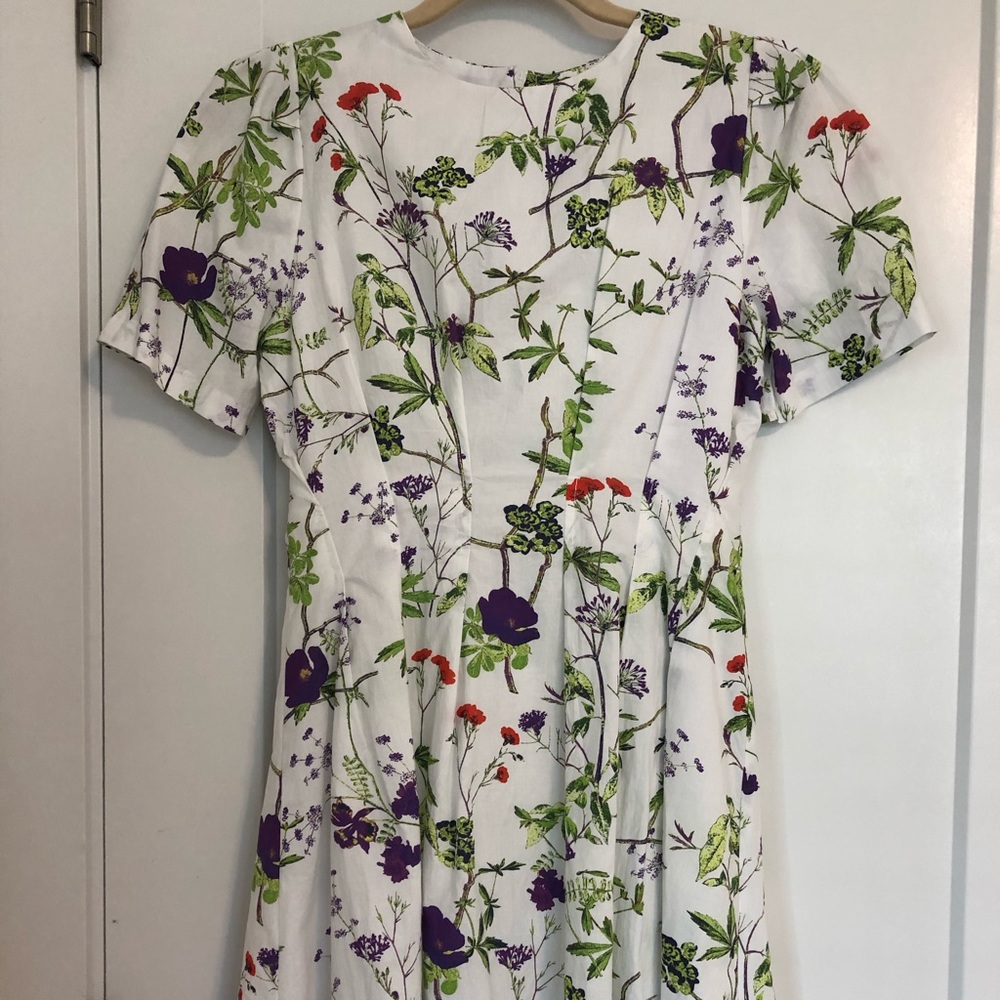 Good quality of stretch cotton floral dress (XS)